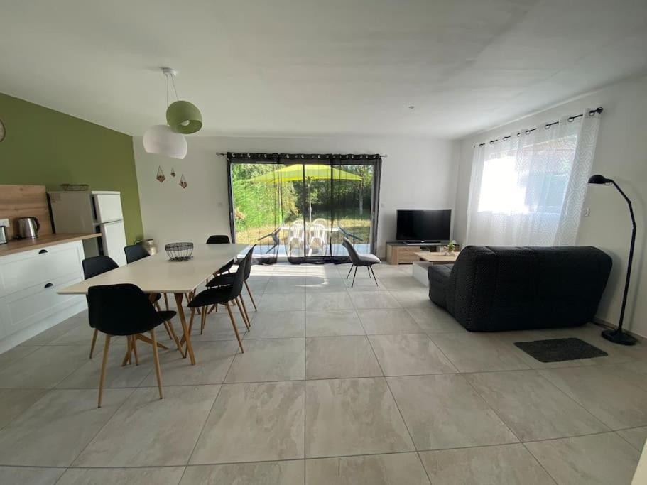 Au Moryllon Villa Lompnas Bagian luar foto