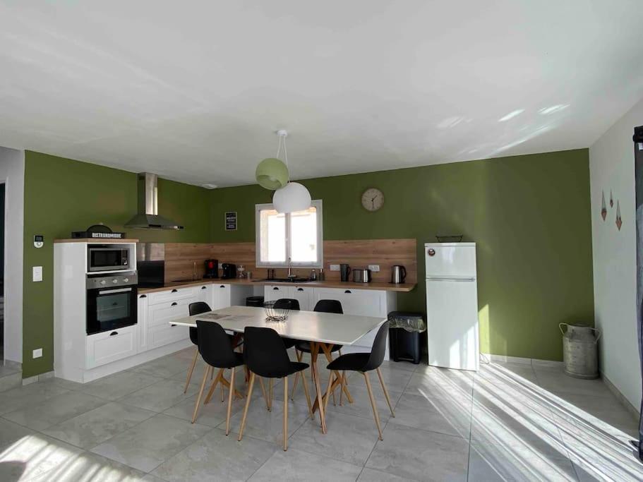 Au Moryllon Villa Lompnas Bagian luar foto