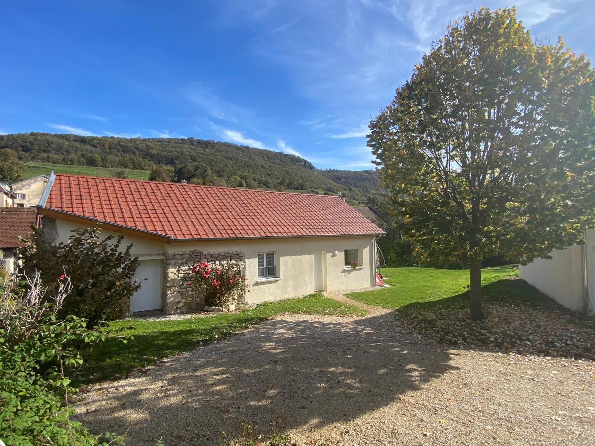 Au Moryllon Villa Lompnas Bagian luar foto